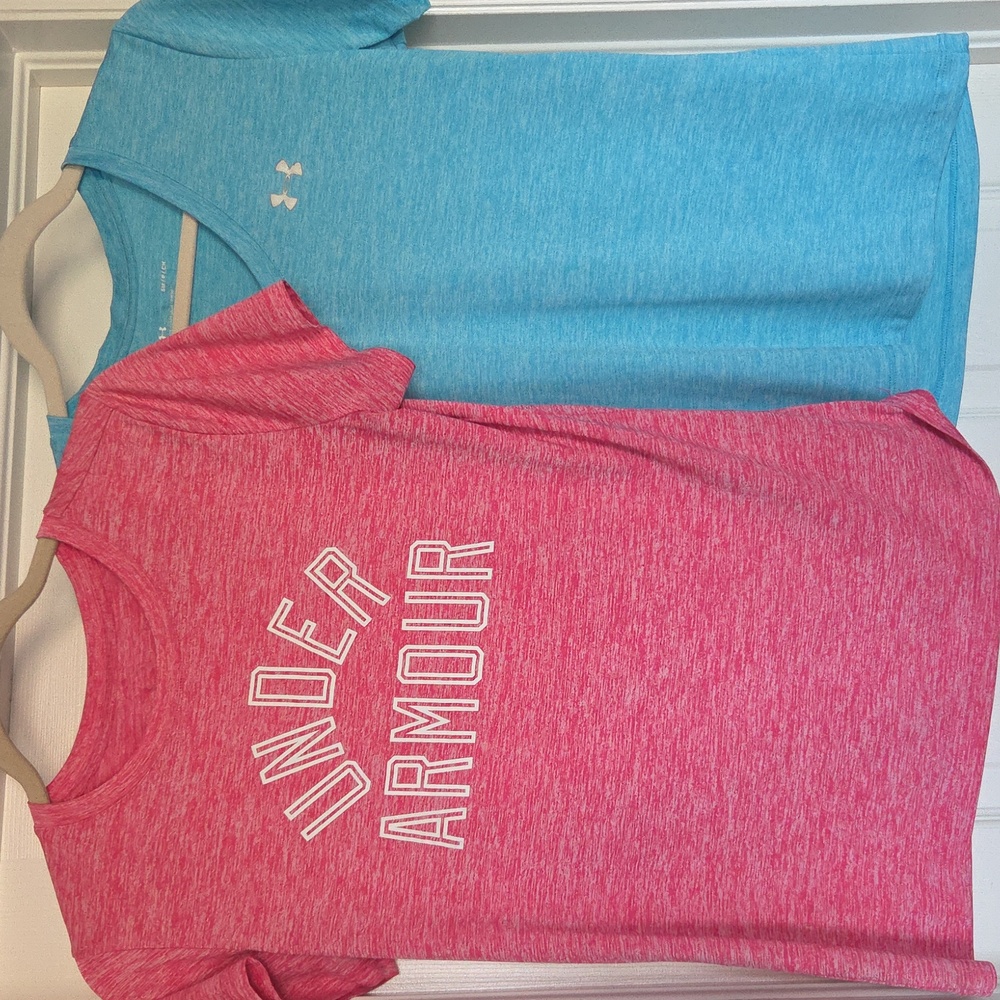 2 Women's Under Armour  Heat Tech Gear Shirts Size Small, Great Condition